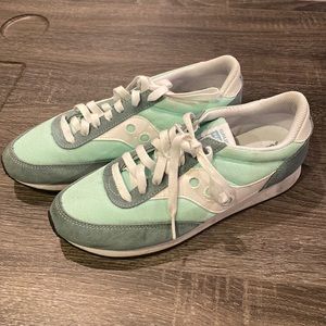 Nwot Saucony Hornet Sneaker - Make an offer!